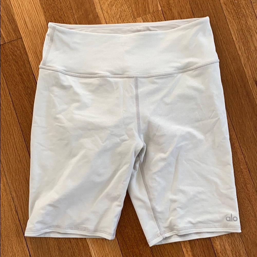 Alo Shimmery cream bone color spandex size medium
